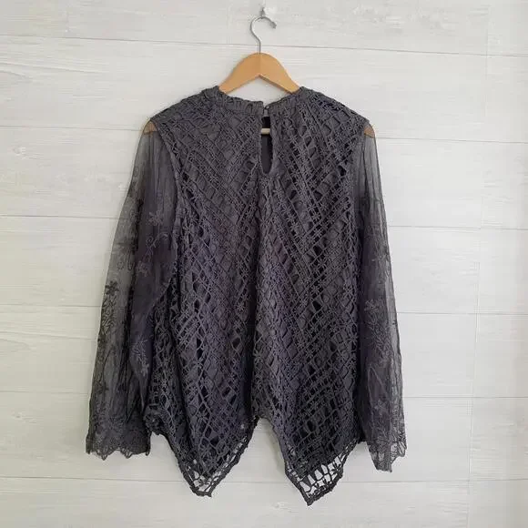 Black Lace Long-Sleeve Blouse - Picture 6 of 7